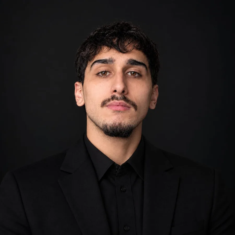 Retrato do video maker da S—CHINO Studio